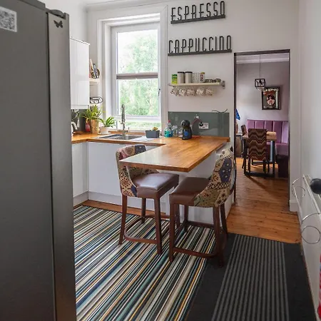 Traditional Close To Centre & Hampden Апартаменты