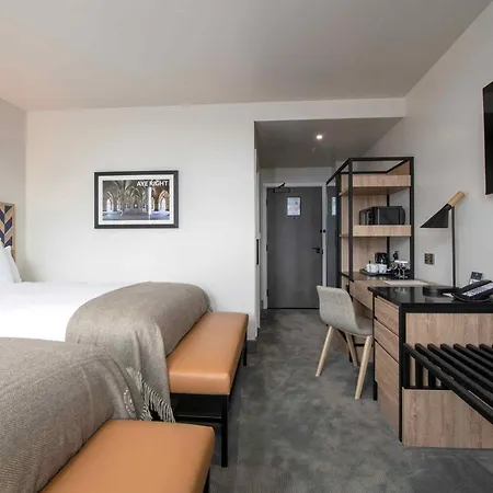 Hotel Sandman Signature 4*