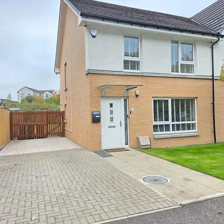 Entire Spacious 3-bed Family Home, Centre, Free Parking, Garden Appartamento *