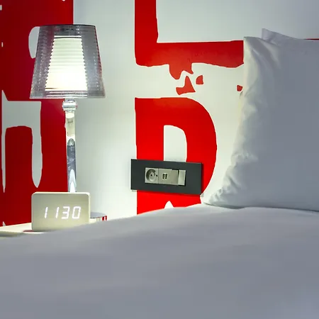 Radisson Red Hotel, Hotel 4*