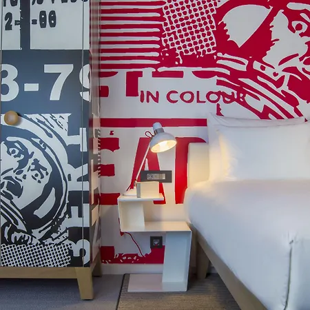 Radisson Red Hotel, 4* Glasgow