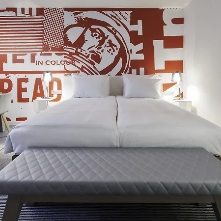 Hotel Radisson Red Hotel, 4*