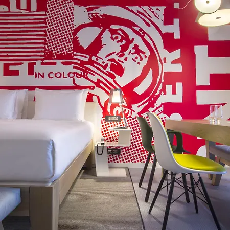 Radisson Red Hotel, 4*