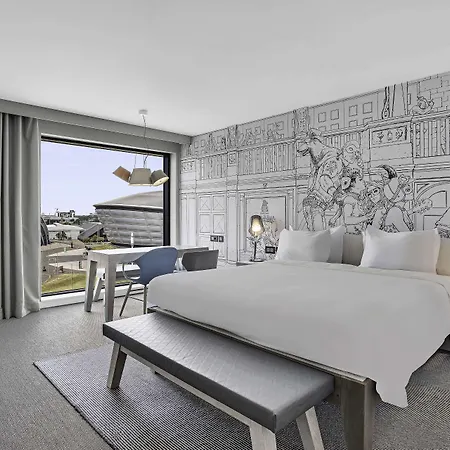 Radisson Red Hotel, 4*