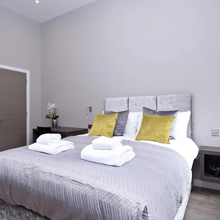 Nelson Mandela Place Apartment *