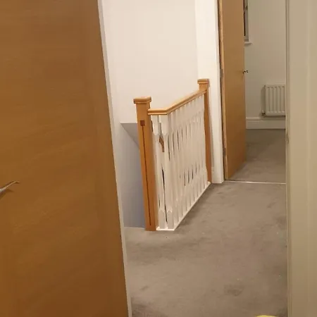 Oatlands Oasis-free Parking-2 Minutes From M74 Holiday home *