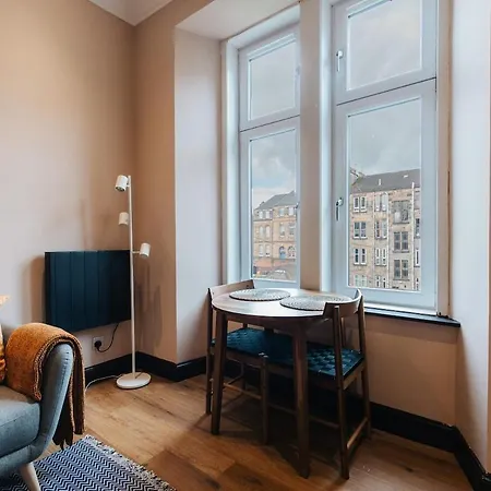 Fresh Stylish West End Flat Апартаменты *