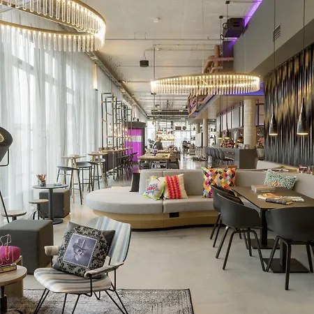 Hotel Moxy Merchant 3*