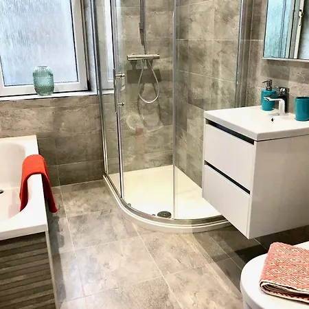 Byevo Almar - Close To And Airport - Perfect For Contractors Or Large Groups * גלאזגו