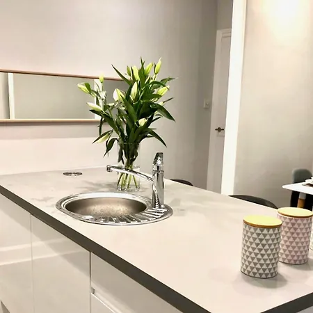 Byevo Almar - Close To And Airport - Perfect For Contractors Or Large Groups * גלאזגו