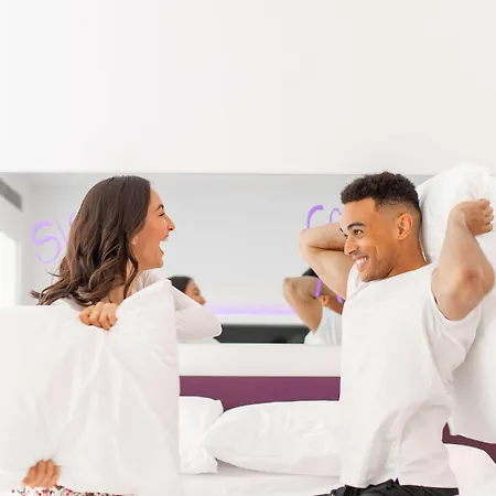 Yotel 4*