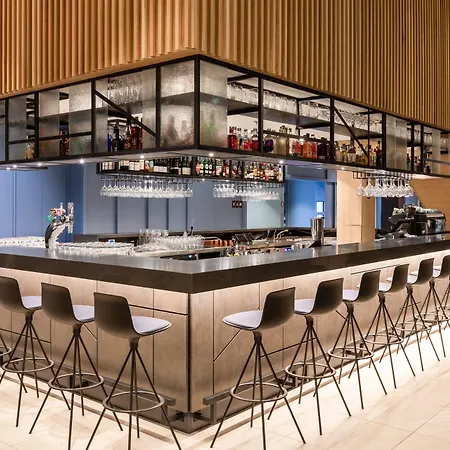 Отель Courtyard By Marriott Sec 4*