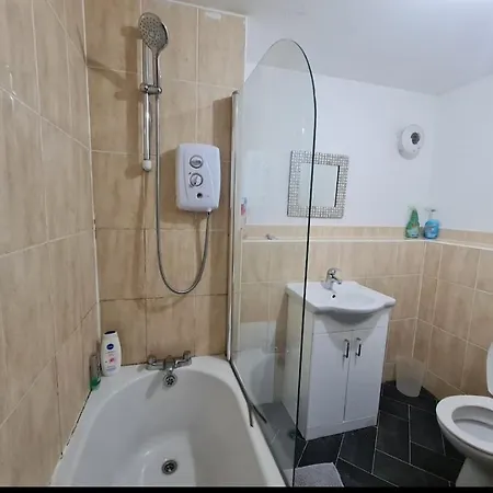 Lejlighed City, Celtic Park & Emirates Stadium Apartment, For Families Or Age Over 23