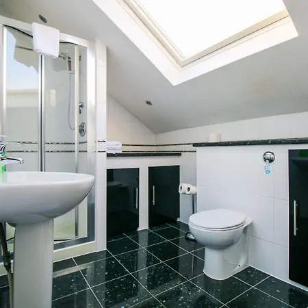 Glasgow Guest House Bed & Breakfast 3*