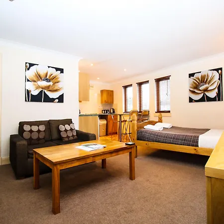 Glasgow Guest House 3*