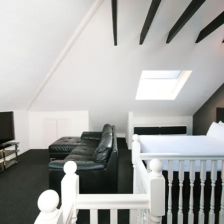 Glasgow Guest House 3*