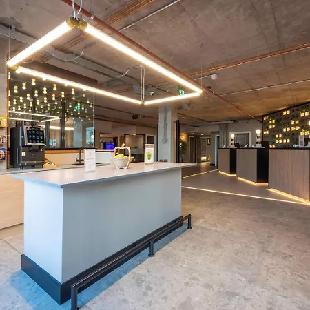 فندق Sandman Signature 4*