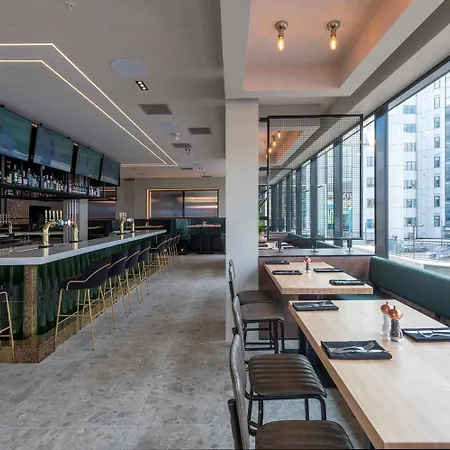 فندق Sandman Signature