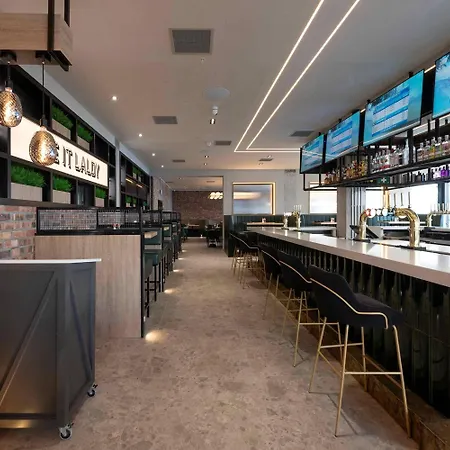 فندق Sandman Signature 4*