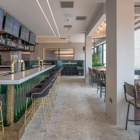 Hotel Sandman Signature 4*