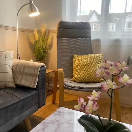 Modern In West End, Free Parking 格拉斯哥