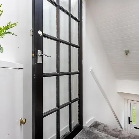 Cosy 3 Bed Flat In Kings Park アパート