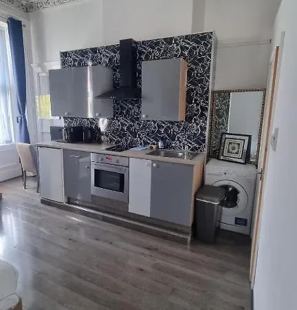 Centre - Charing Cross *