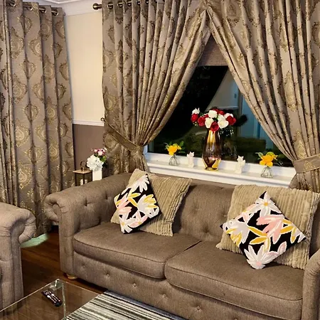 2 Bedroom - Sleeps 4 Free Parking Wifi * غلاسغو