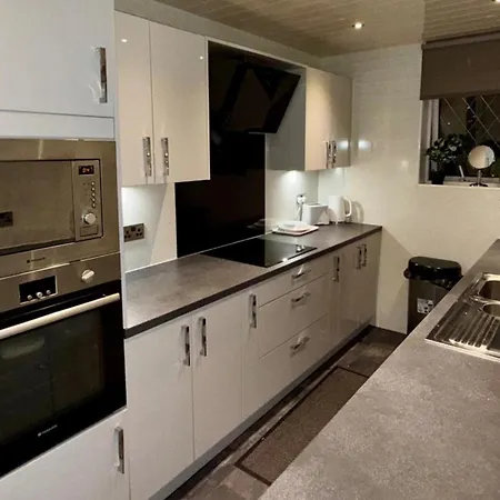 2 Bedroom - Sleeps 4 Free Parking Wifi غلاسغو