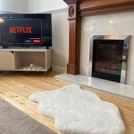 Modern In West End, Free Parking Glasgow