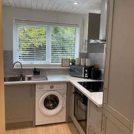 Modern In West End, Free Parking *