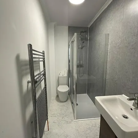 Victorian 5 Bedroom House Free Parking Sse شقة