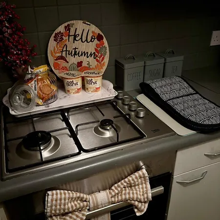 Tartan Nest- Entire House- Sleeps 8 Guests * 글라스고