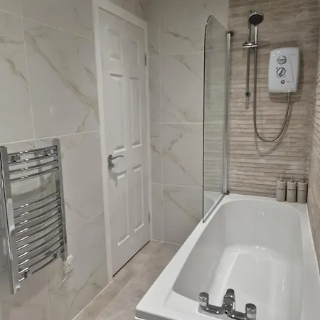 Modern In West End, Free Parking 格拉斯哥