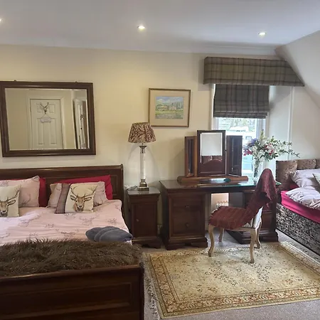 The West Highland Way And Retreat Hotel