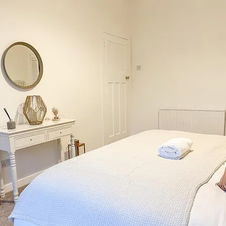 Attractive 3 Bedroom * Glasgow