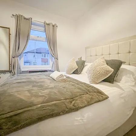 Attractive 3 Bedroom Lejlighed