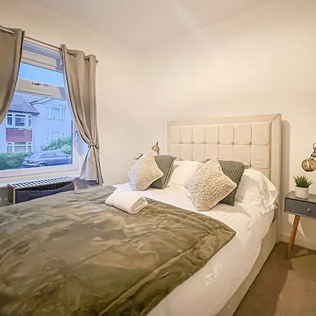 Attractive 3 Bedroom * Glasgow