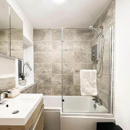 Attractive 3 Bedroom * 格拉斯哥