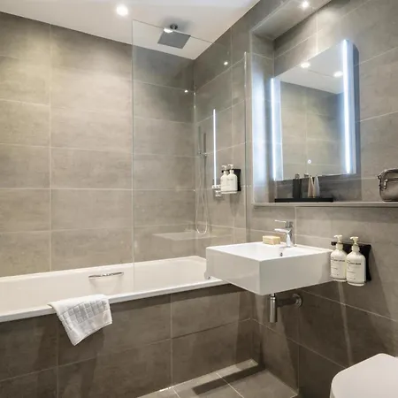 Hotel The Wellington By Adina