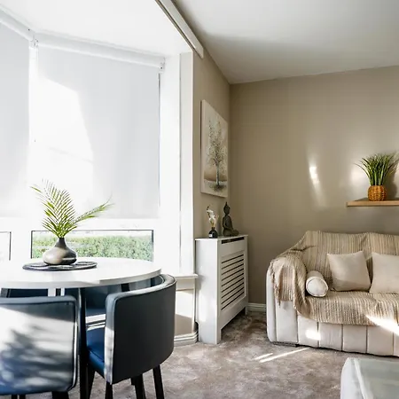 Сasa de vacaciones 2 Bdr House At Caledonia Luxe Short Lets & Serviced *