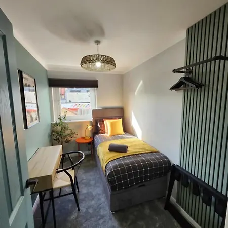 Urban 4br House - Central-free Parking-no Party * Glasgow