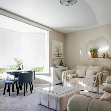 2 Bdr House At Caledonia Luxe Short Lets & Serviced *