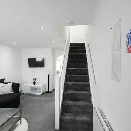 Modern 2 Bedroom Platinum Pad Glasgow