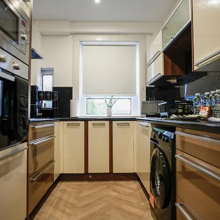 2 Bdr House At Caledonia Luxe Short Lets & Serviced *