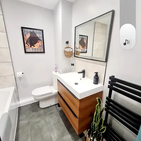 Urban 4br House - Central-free Parking-no Party * Glasgow