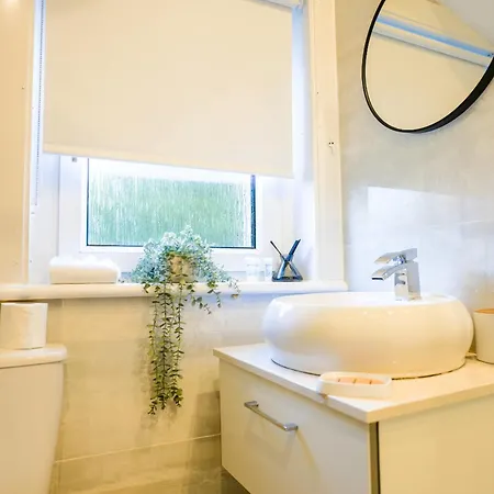 2 Bdr House At Caledonia Luxe Short Lets & Serviced * Glasgow