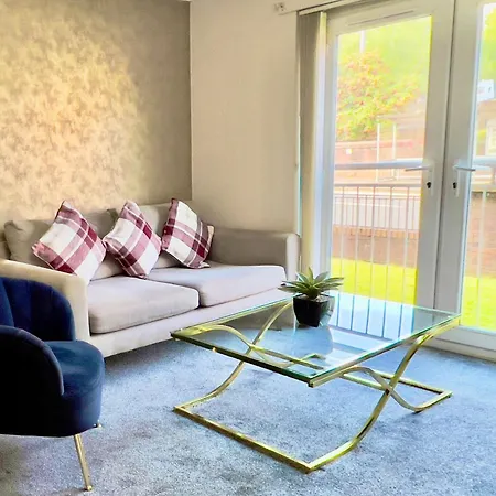 Stylish With Free Parking Near Town Lägenhet *