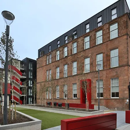 For Students Only - Willowbank In * Glasgow