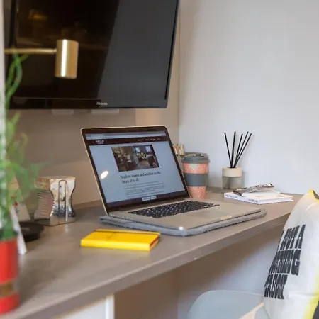 For Students Only - Willowbank In Глазго